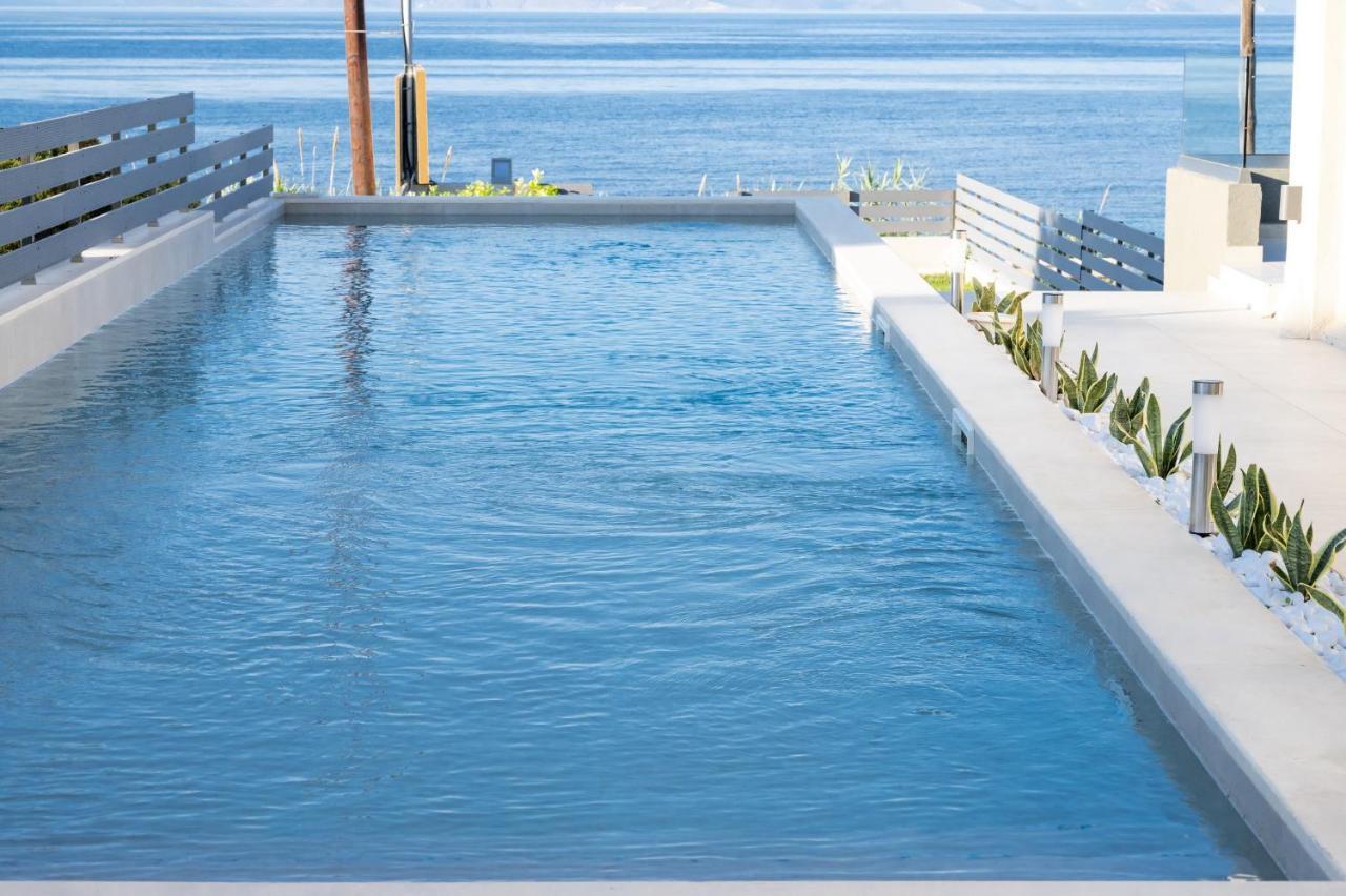 Theros Suites Dhiminio Bagian luar foto
