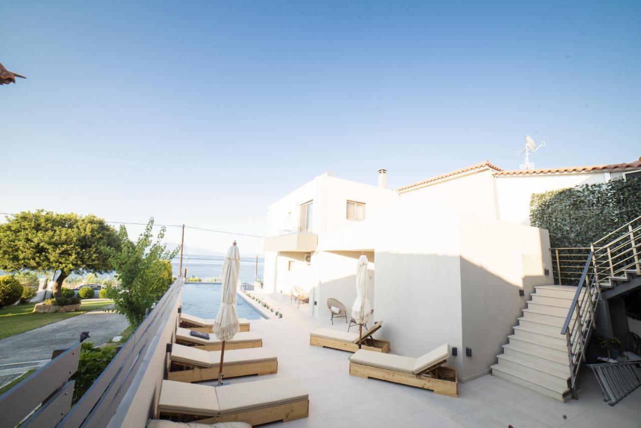 Theros Suites Dhiminio Bagian luar foto