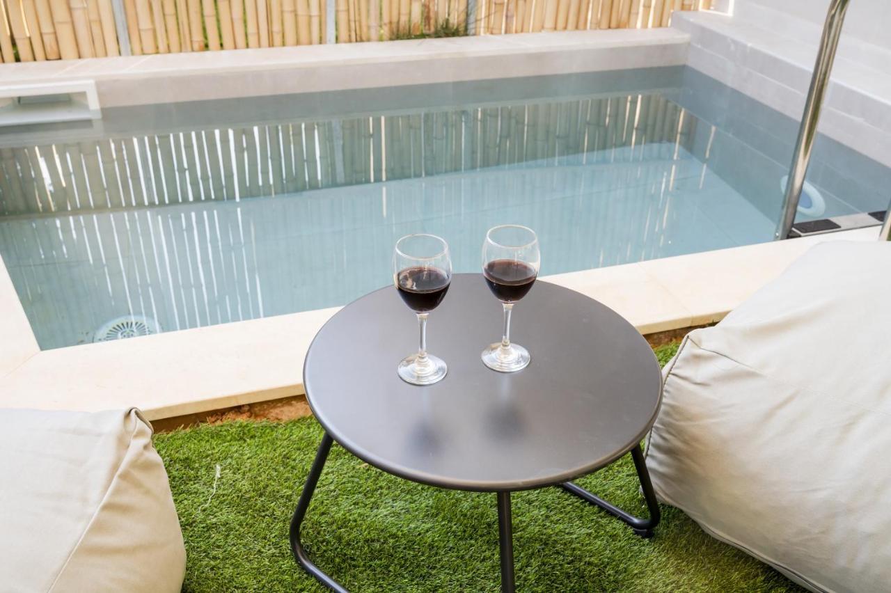 Theros Suites Dhiminio Bagian luar foto