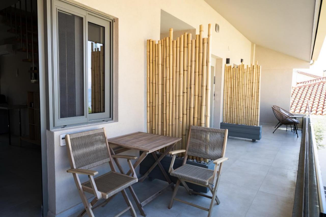 Theros Suites Dhiminio Bagian luar foto