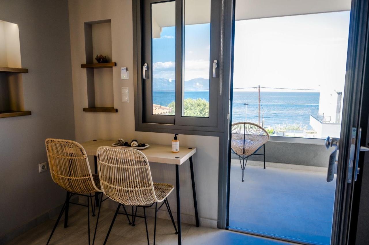 Theros Suites Dhiminio Bagian luar foto