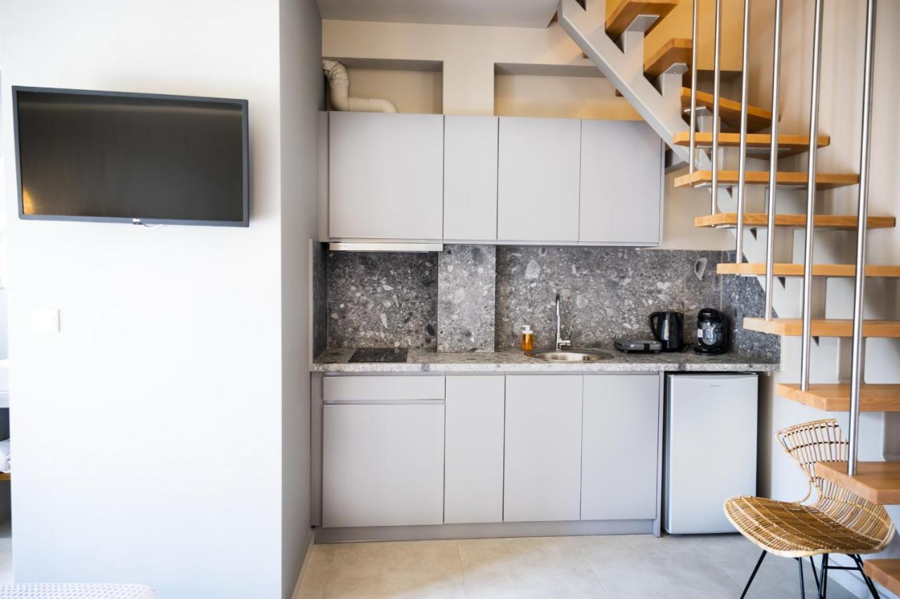 Theros Suites Dhiminio Bagian luar foto