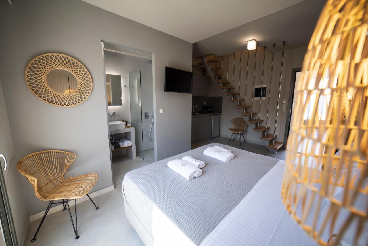 Theros Suites Dhiminio Bagian luar foto