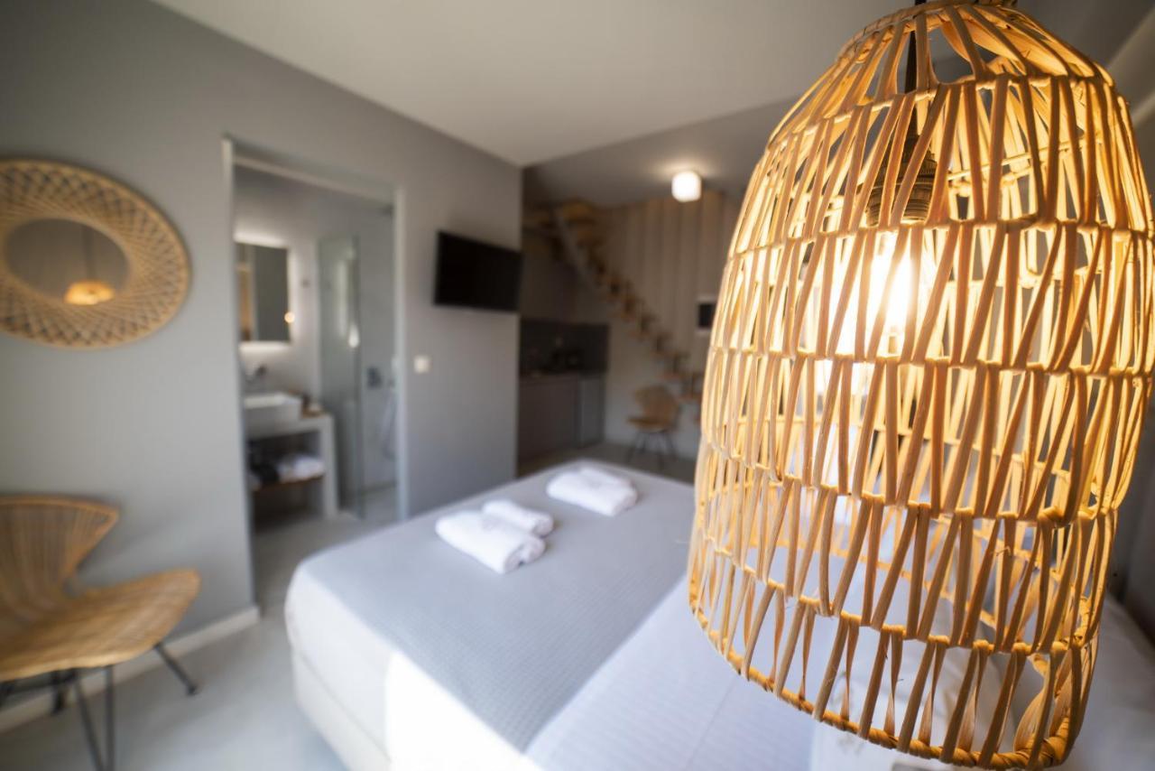 Theros Suites Dhiminio Bagian luar foto