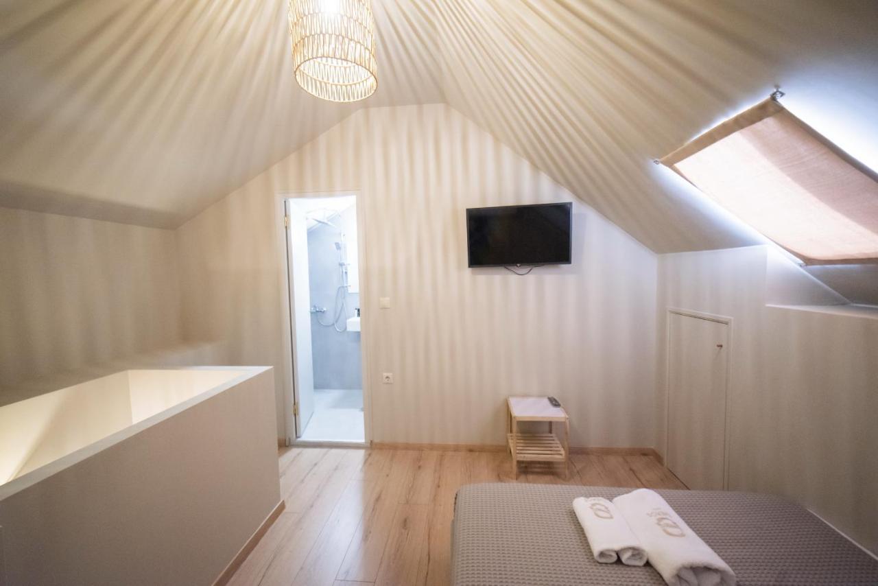 Theros Suites Dhiminio Bagian luar foto